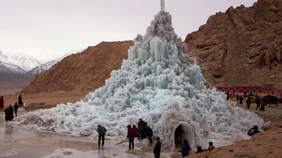 Crean glaciares artificiales en el desierto para convertirlo en un oasis