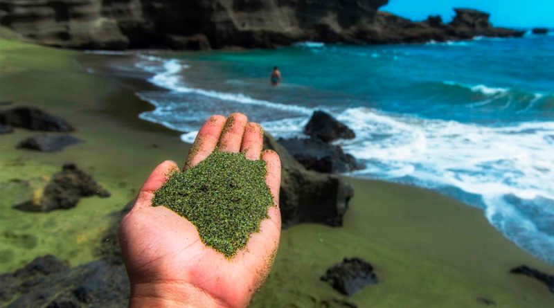 Capturar billones de toneladas de CO2 poniendo arena verde en la playa