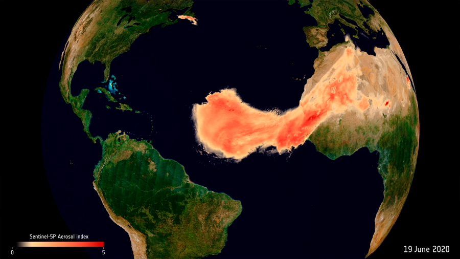 Dos satélites captan a 'Godzilla', la "inusual" columna de polvo del Sahara