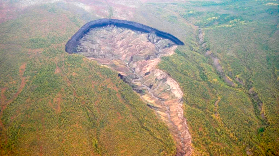 Alertan del rápido crecimiento de 'la puerta del infierno', el gigantesco cráter de Siberia