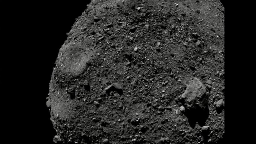 Aproximación rasante de la nave OSIRIS-REx al asteroide Bennu