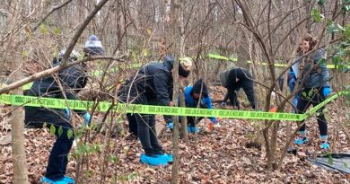 Estos científicos están enterrando cadáveres humanos en medio del bosque para ver cómo afecta su descomposición a las plantas cercanas