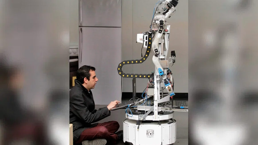 Investigador mexicano crea robots que identifican personas por sus rasgos físicos