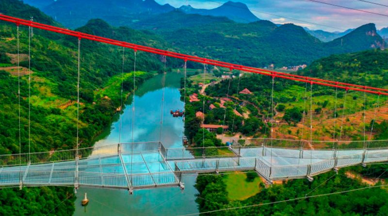 Este es el puente de cristal más largo del mundo, y una vez más se ha construido en China