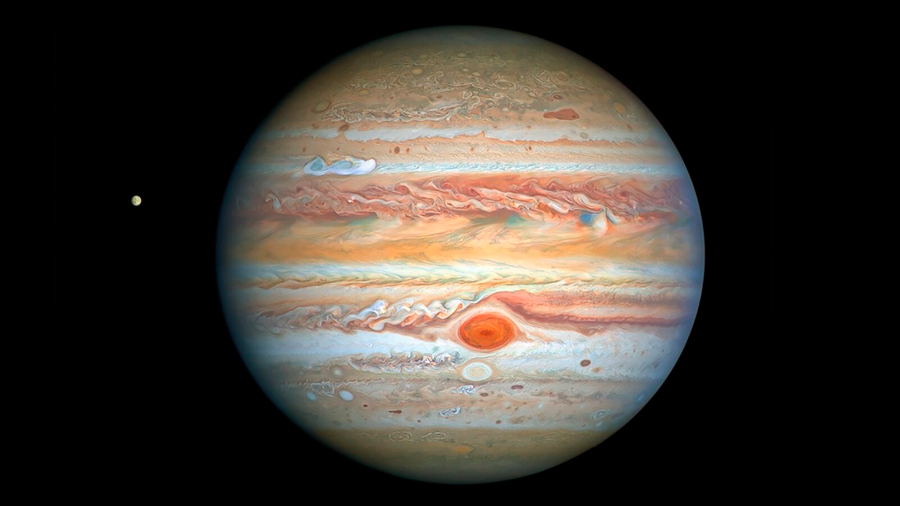 Hubble capta relucientes a Júpiter y su luna Europa