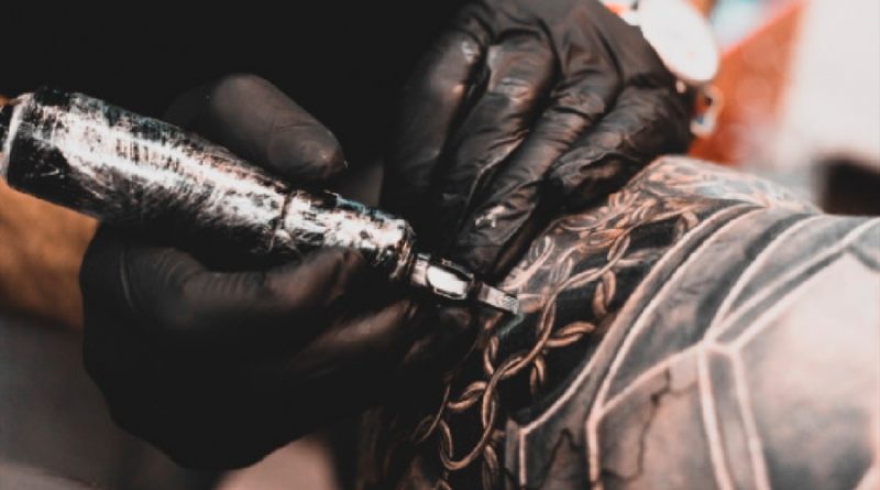 Tinta de tatuajes podría ayudar a detectar el cáncer, según estudio