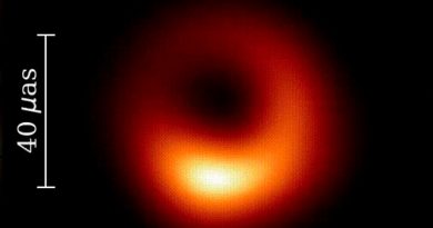 El primer agujero negro captado en imagen se tambalea