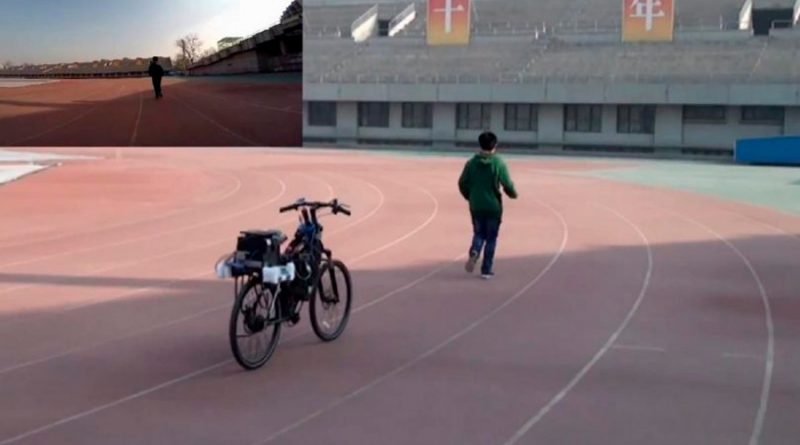 Estudiantes chinos crean una bici autónoma DIY que te sigue a todas partes