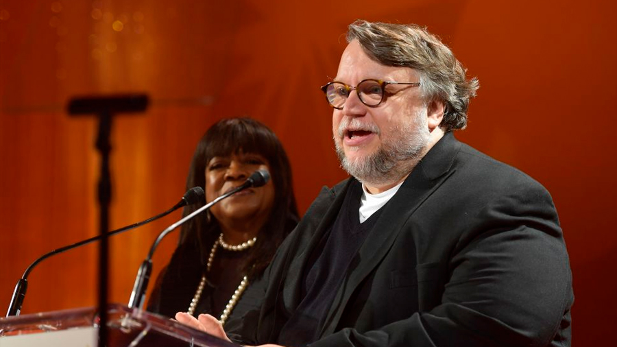 Guillermo del Toro felicita a joven mexicano que ganó oro en Olimpiadas de Matemáticas