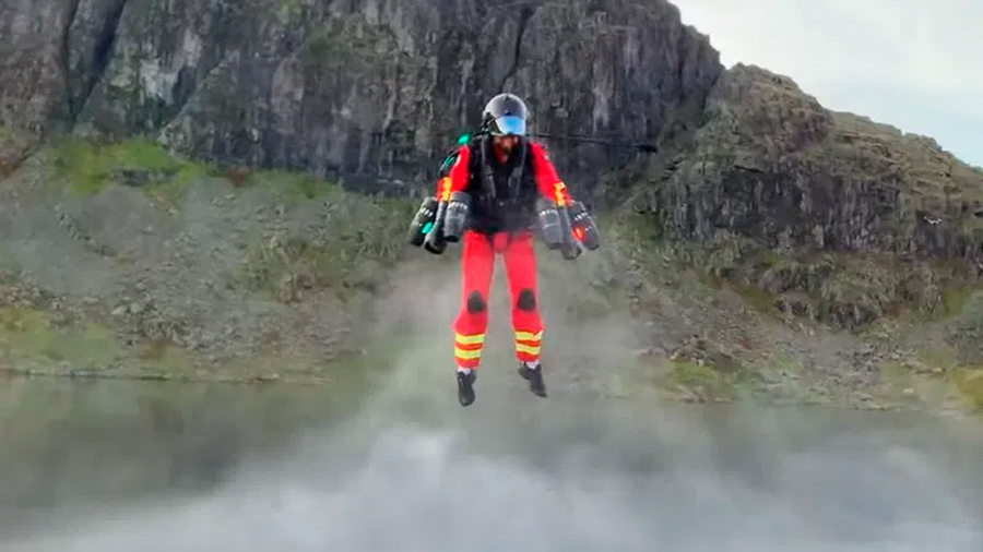 Crean traje volador para paramédico en aras de facilitar trabajos de rescate