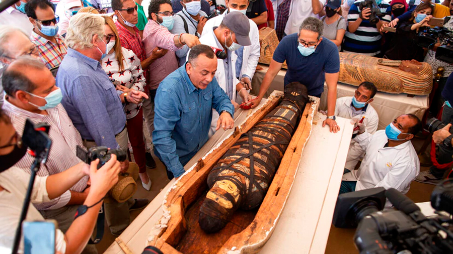 Hallan 59 sarcófagos en Egipto sepultados hace más de 2,600 años