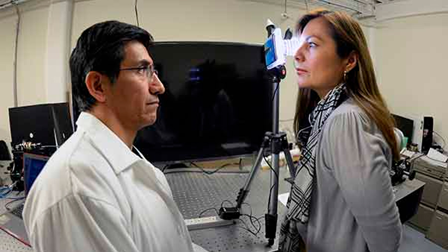 UNAM desarrolla topógrafo con cámara de celular para evaluar la forma de la cornea