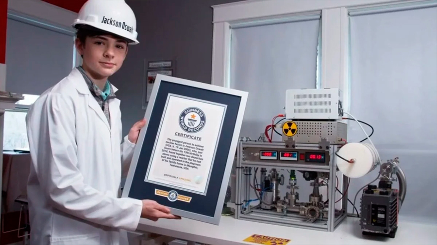 Adolescente recibe récord Guinness al lograr una fusión nuclear en su propia casa