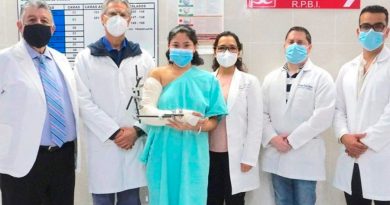 México: logran reimplantar brazo a mujer de 20 años que lo perdió el laborar con una máquina
