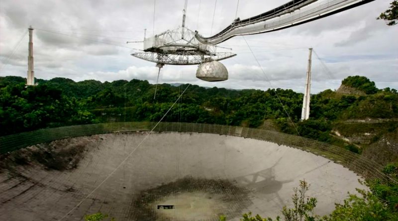 Una plataforma de 900 toneladas amenaza con destrozar el mítico radiotelescopio de Arecibo