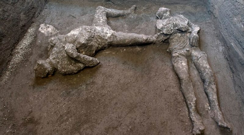 Desentierran los cuerpos de un amo y un esclavo que intentaban huir de la erupción en Pompeya