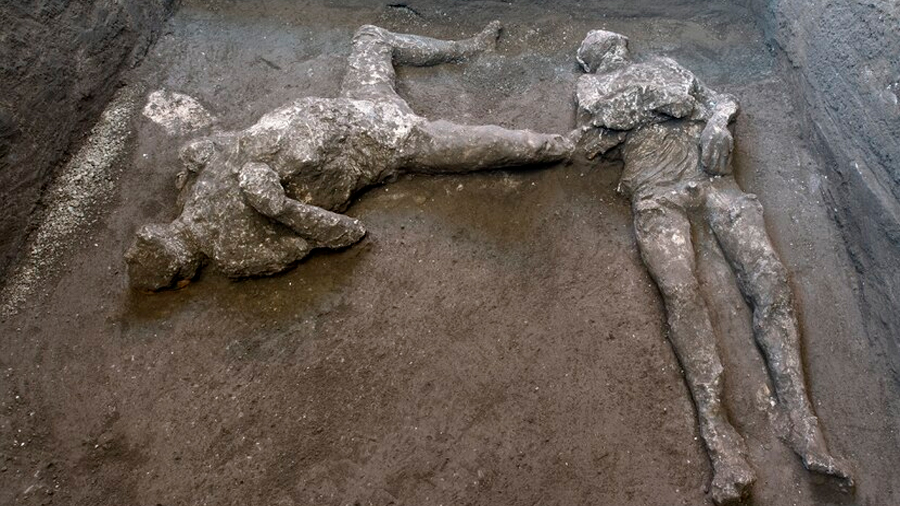 Desentierran los cuerpos de un amo y un esclavo que intentaban huir de la erupción en Pompeya