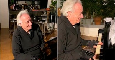 Momento único: un pianista vuelve a tocar tras 20 años gracias a unos guantes biónicos