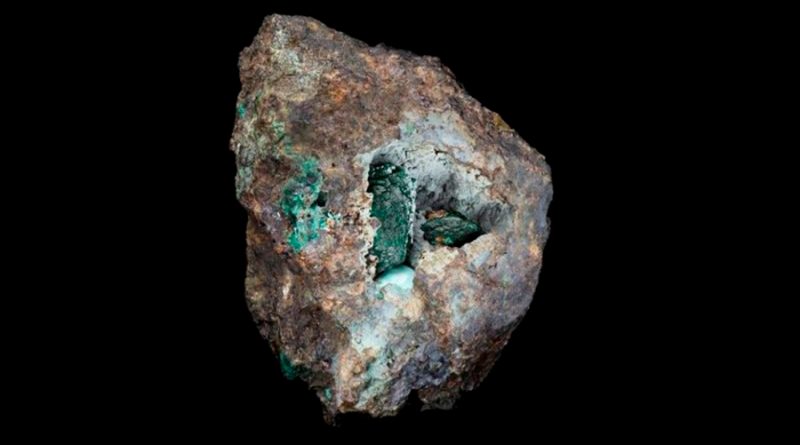Kernowita, el "increíble" nuevo mineral descubierto en una roca extraída de una mina hace 220 años