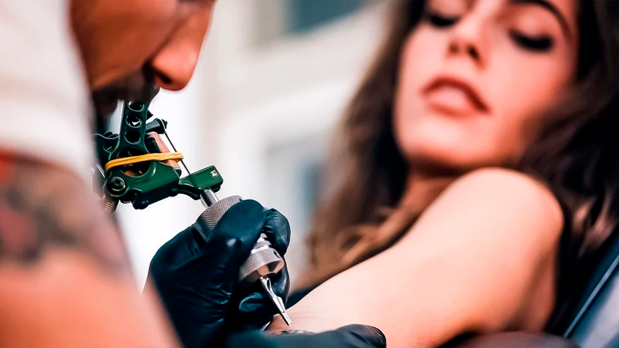 Tatuajes sensoriales se imprimen en el cuerpo y miden parámetros de salud en tiempo real
