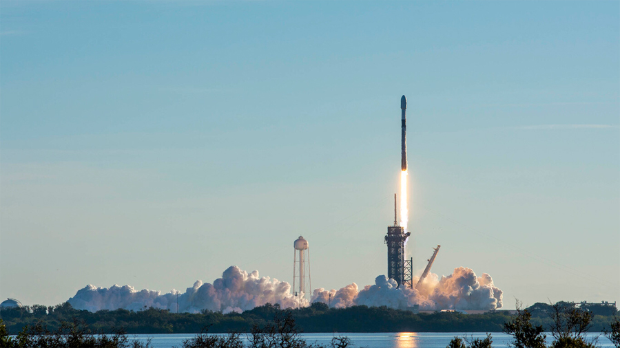 SpaceX de récord: usa 8 veces el mismo booster para el cohete y ha orbitado más de mil satélites Starlink