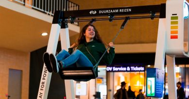 En las estaciones de tren de Holanda cargan los móviles... con columpios