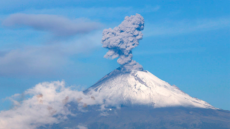 Las últimas explosiones en el volcán Popocatepetl sin riesgo para la población: especialistas