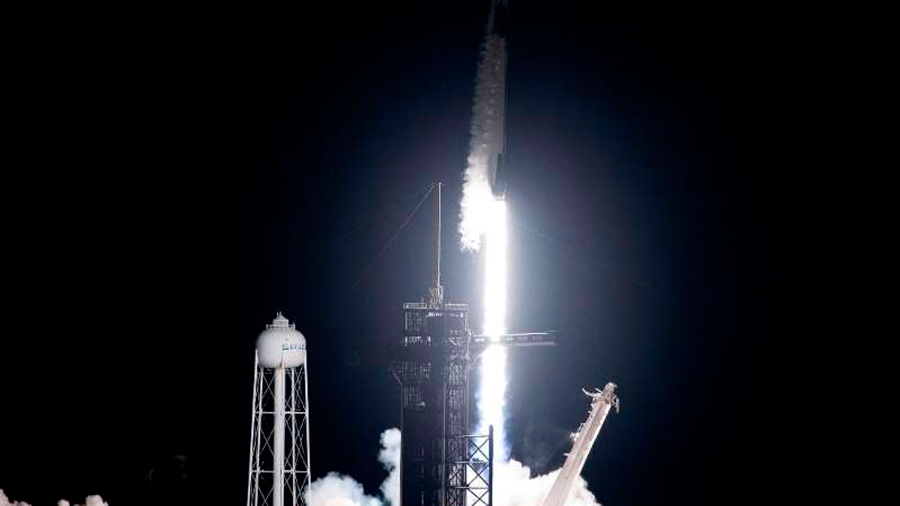 SpaceX rompe un récord al lanzar 143 satélites y una cápsula de cenizas humanas en un sólo cohete