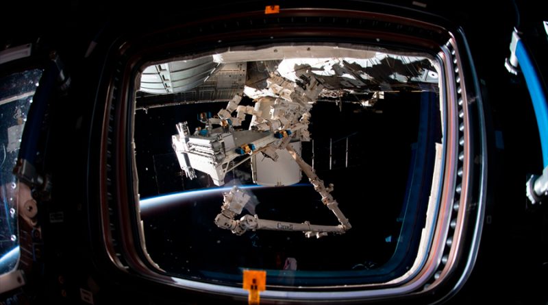 Astronautas salen de la estación internacional para tareas en la plataforma "Bartolomeo"