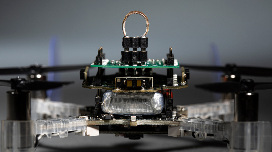 Crean dron cíborg capaz de guiarse por olores