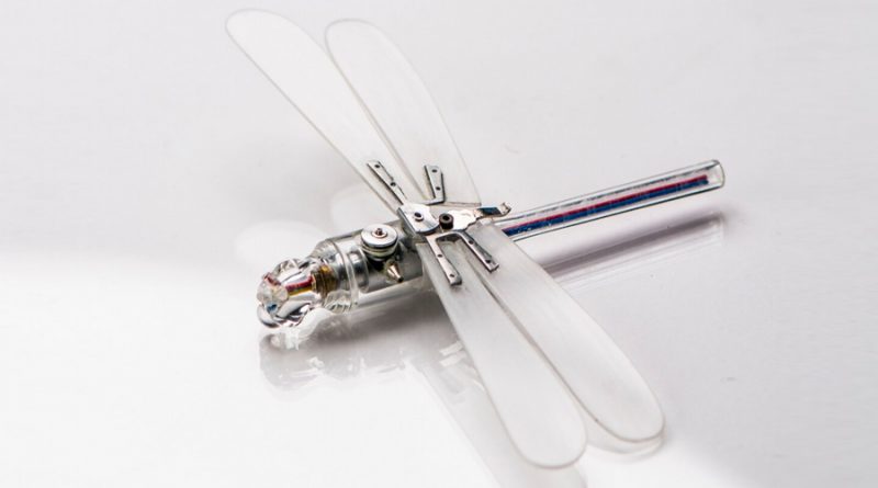 El primer insecto volador robótico se desarrolló en la década de 1970, pero era demasiado frágil