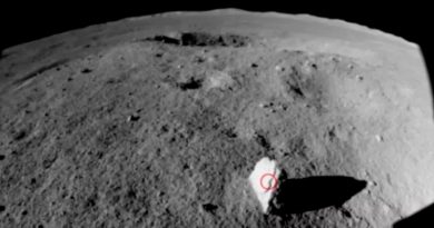 Científicos chinos descubren una extraña roca en el lado oscuro de la Luna