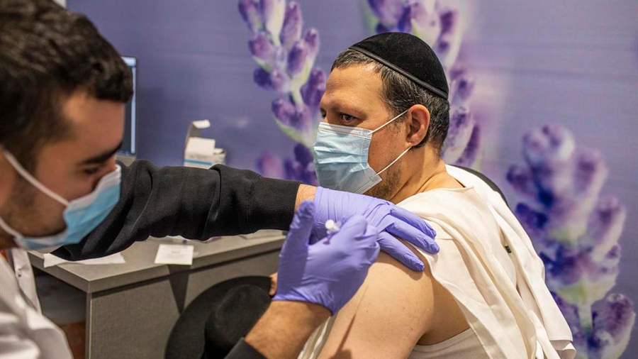 Un estudio en Israel apunta que la vacuna de Pfizer es efectiva al 85% con una sola dosis