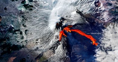El volcán Etna erupciona y el increíble río de lava que forma es visible desde el espacio