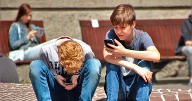 Piden a Facebook, Twitter y Google estudios sobre su impacto en salud mental de niños