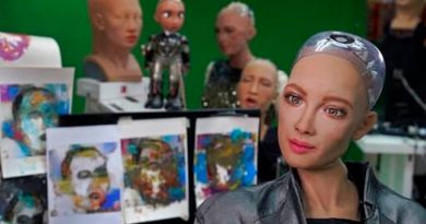 La robot Sophia vende pieza de arte creada por ella en 688 mil 888 dólares