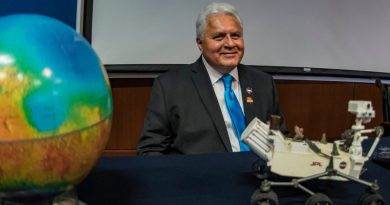 Ponen el nombre del mexicano Rafael Navarro González a montaña en Marte