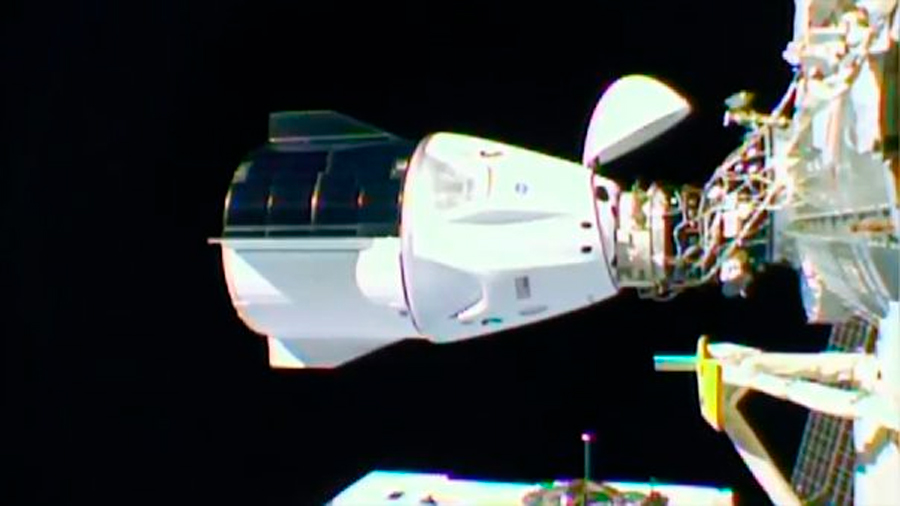 Nave de SpaceX con 4 astronautas de la NASA a bordo llega a la Estación Espacial Internacional