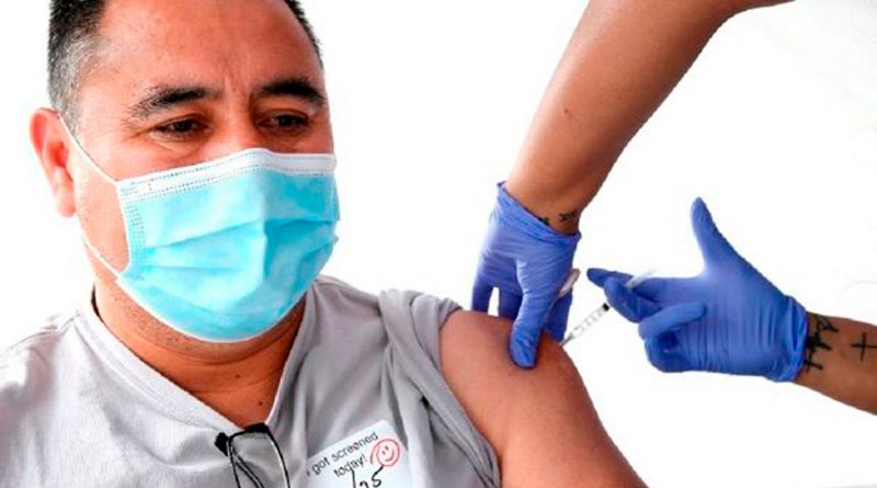 Estudian si personas vacunadas contra covid-19 pueden transmitir el virus