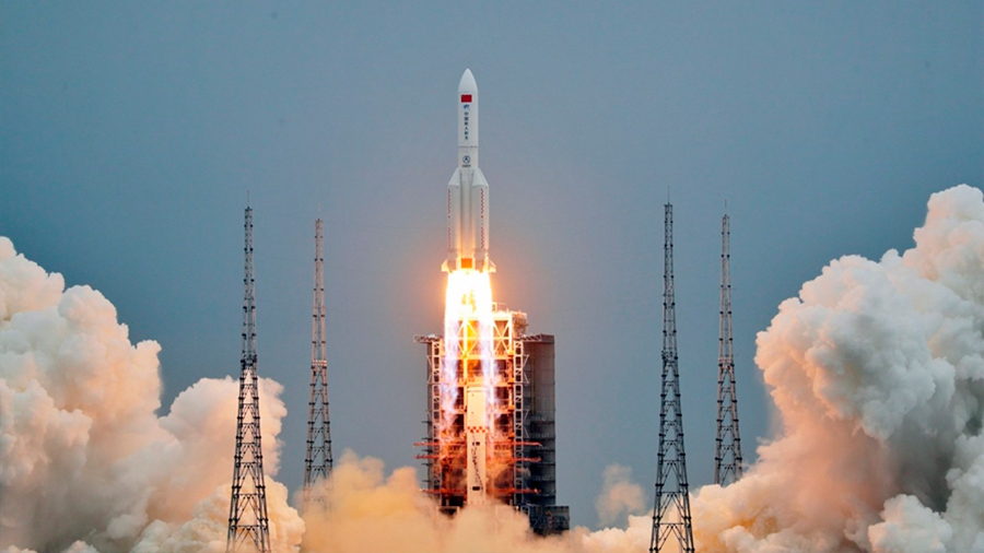China lanza la cápsula central de su futura estación espacial