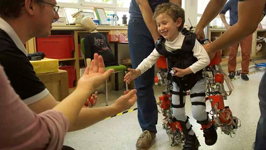 Disponible el primer exoesqueleto del mundo para niños con atrofia muscular espinal