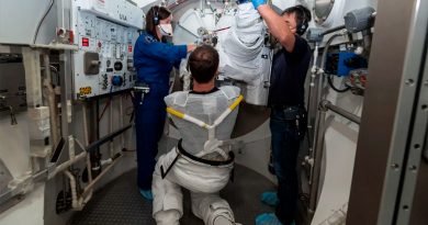 Telas con derivados de microbios: la idea de la ESA para su higienizar sus trajes espaciales