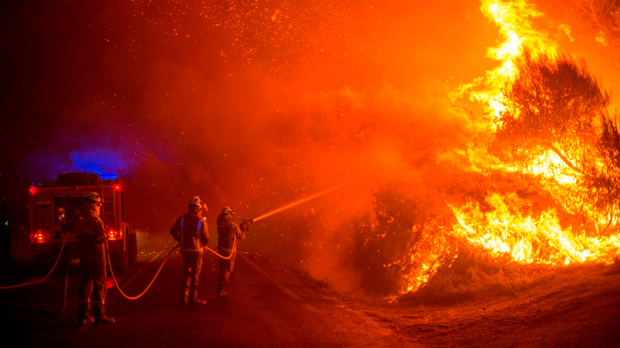 'Incendios zombis': así funciona el fenómeno que hace que el fuego 'resucite'