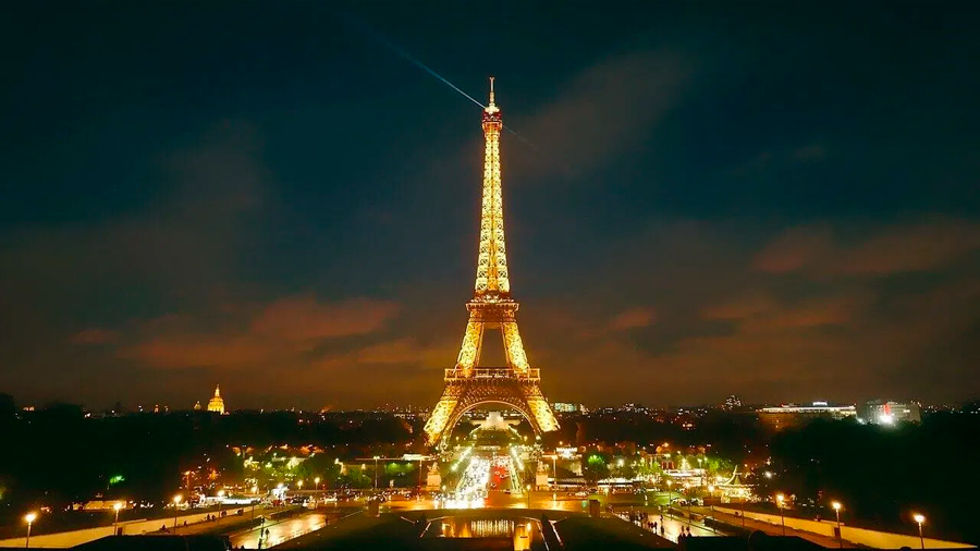 Iluminan la Torre Eiffel con hidrógeno renovable