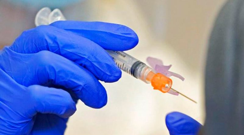 Covid-19: los anticuerpos perduran 12 meses después y aumentan con la vacuna