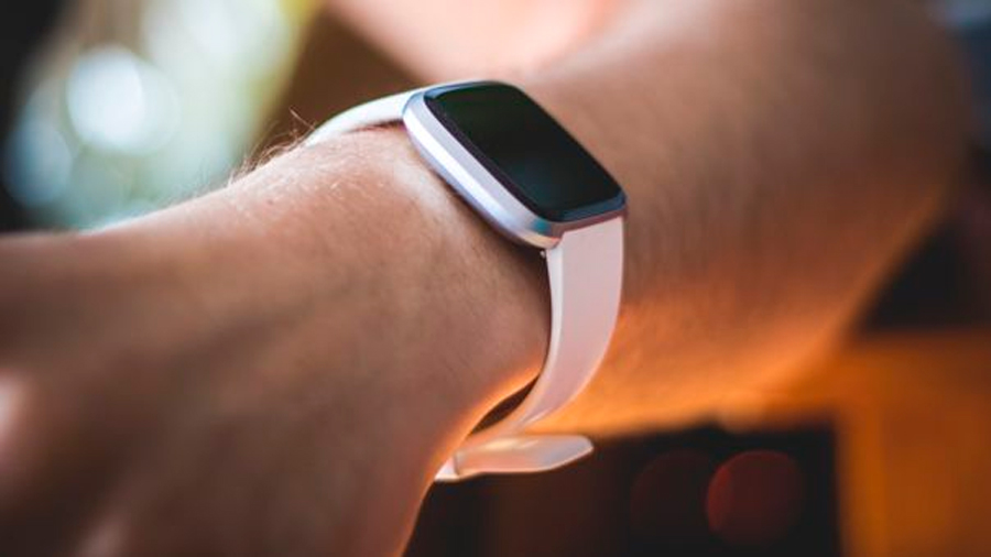 Estos son los cambios detectados por los relojes Fitbit en personas con covid-19