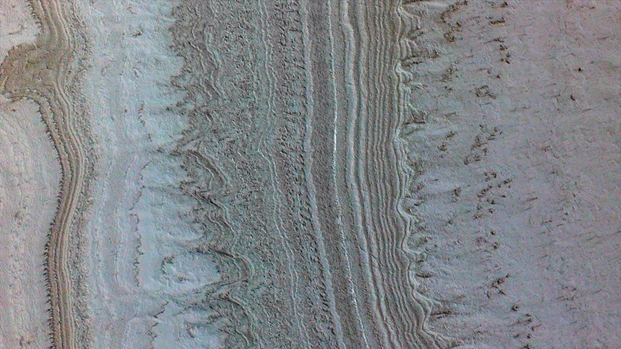 Arcillas, no agua, son la fuente probable de los "lagos" de Marte