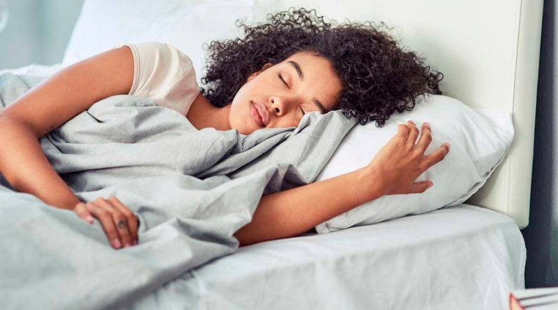¿Qué es más beneficioso, un sueño nocturno prolongado o una siesta? La ciencia responde