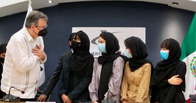 Las "Soñadoras afganas", el equipo adolescente de robótica que recibió asilo en México