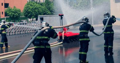 El 'robot bombero' chino que apaga incendios por 100.000 dólares